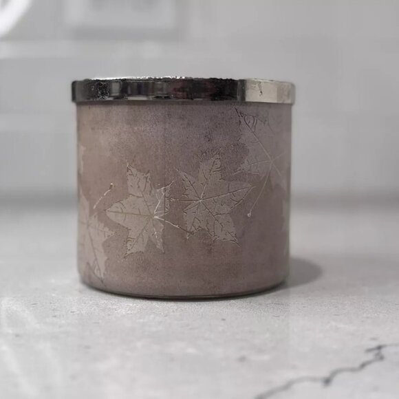 New: White Barn by Bath & Body Works Leaves 3 Wick Scented Candle - 14.5oz - Picture 2 of 6